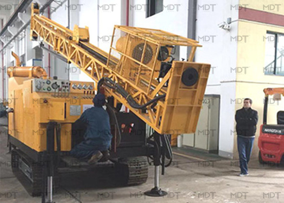 खनन उच्च रोटरी गति के लिए 140kw व्हील प्रकार हाइड्रोलिक कोर ड्रिलिंग मशीन